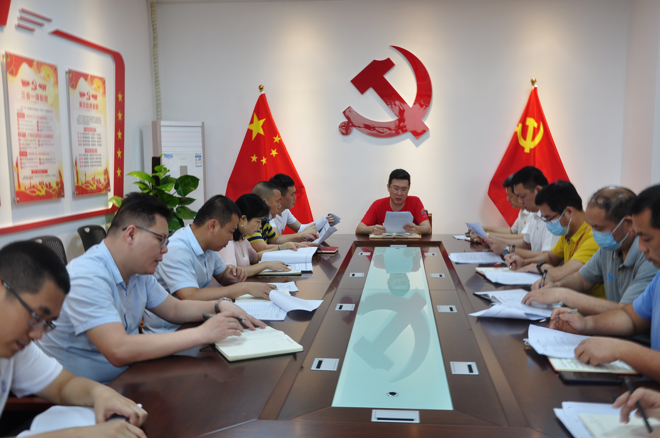 明珠广场党总支组织召开“五一”、端午节期间廉洁工作会议